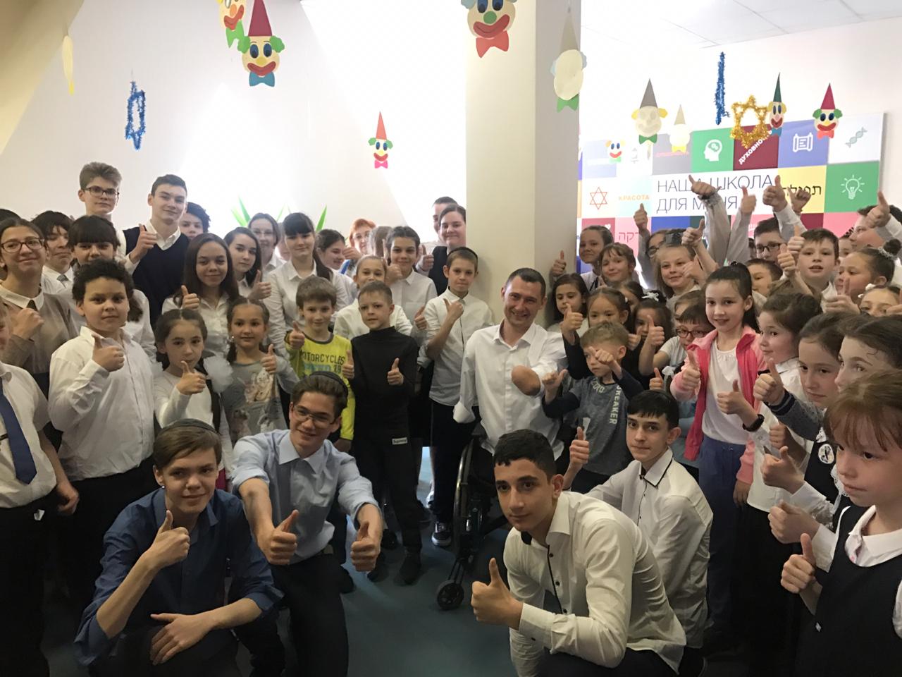 Паралимпиец Алексей Талай - встреча с учениками 