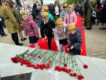 Возложение цветов в память о погибших в годы ВОВ